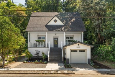 Beach Home For Sale in Astoria, Oregon