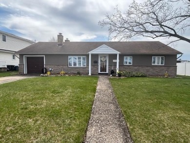 Beach Home For Sale in Lindenhurst, New York