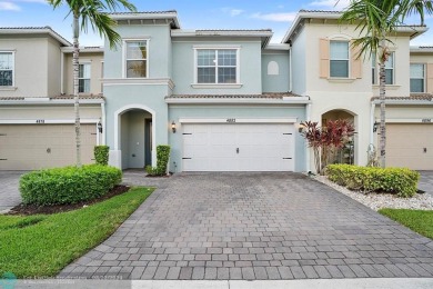 Beach Townhome/Townhouse For Sale in Hollywood, Florida