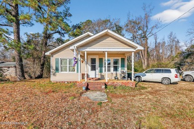 Beach Home For Sale in Oriental, North Carolina