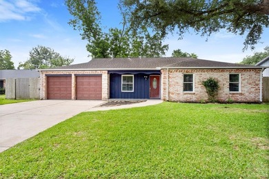Beach Home For Sale in Dickinson, Texas