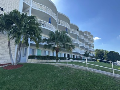 Beach Condo For Sale in Lake Worth, Florida