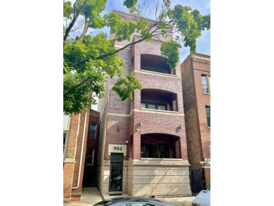 Beach Townhome/Townhouse Sale Pending in Chicago, Illinois