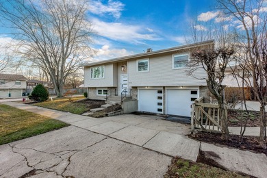 Beach Home For Sale in Evanston, Illinois