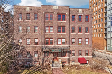 Beach Condo For Sale in Milwaukee, Wisconsin