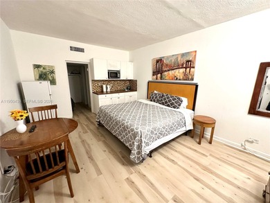 Beach Condo For Sale in Hallandale Beach, Florida