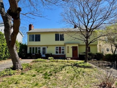 Beach Townhome/Townhouse For Sale in Port Washington, New York