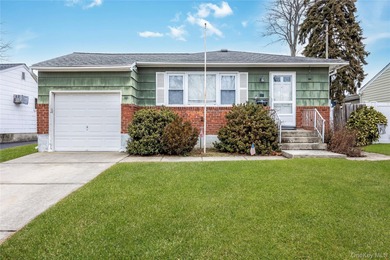 Beach Home Sale Pending in Massapequa, New York