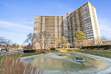 Beach Condo For Sale in Bayside, New York
