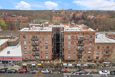 Beach Condo For Sale in Forest Hills, New York