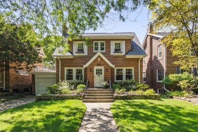 Beach Home Sale Pending in Evanston, Illinois