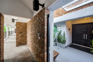 Beach Townhome/Townhouse For Sale in Miami, Florida