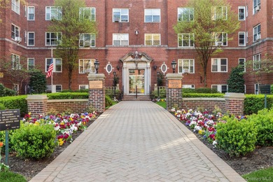 Beach Home Sale Pending in Forest Hills, New York
