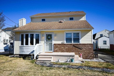 Beach Home For Sale in Del Haven, New Jersey