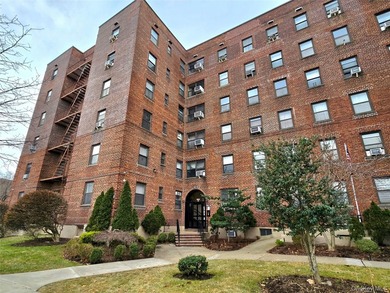 Beach Home For Sale in Flushing, New York