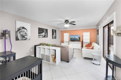 Beach Townhome/Townhouse Sale Pending in West Palm Beach, Florida