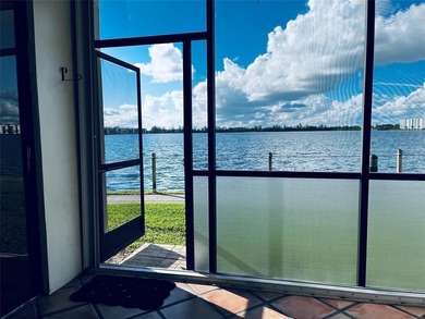 Beach Condo For Sale in Oakland Park, Florida