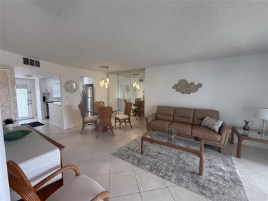 Beach Condo For Sale in Sunrise, Florida