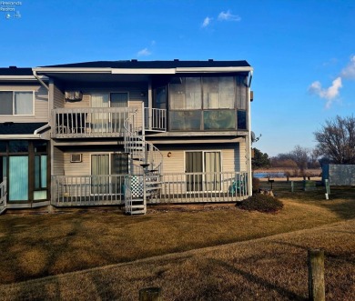 Beach Home Sale Pending in Oak Harbor, Ohio