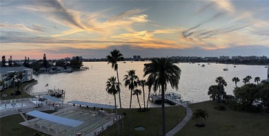 Beach Condo For Sale in South Pasadena, Florida