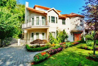 Beach Home Off Market in Staten Island, New York