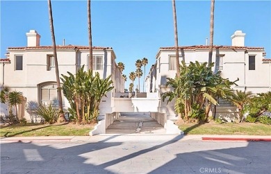 Beach Townhome/Townhouse Sale Pending in El Segundo, California