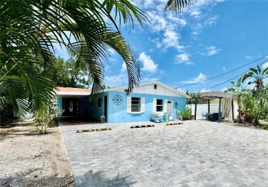 Beach Townhome/Townhouse Sale Pending in Indian Rocks Beach, Florida