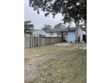 Beach Home Sale Pending in Corpus Christi, Texas