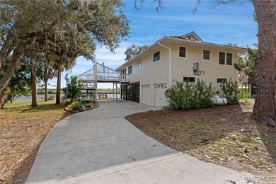 Beach Home For Sale in Crystal River, Florida
