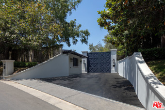 Beach Home Off Market in Los Angeles, California