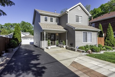 Beach Home Active Under Contract in Waukegan, Illinois