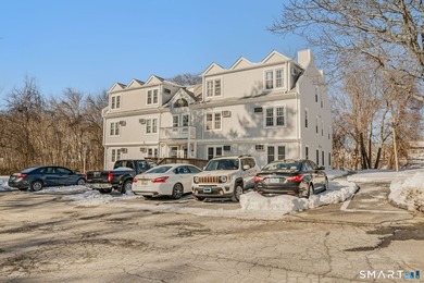 Beach Condo Active Under Contract in Waterford, Connecticut
