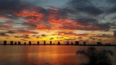 Beach Condo For Sale in West Palm Beach, Florida