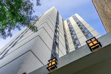 Beach Condo For Sale in Chicago, Illinois