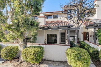 Beach Townhome/Townhouse For Sale in Manhattan Beach, California