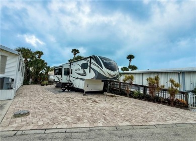 Beach Lot Sale Pending in Jensen Beach, Florida