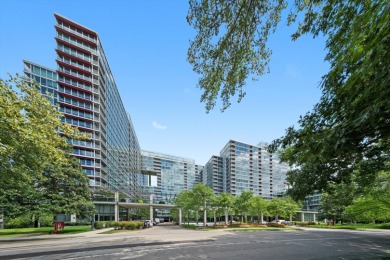 Beach Condo For Sale in Skokie, Illinois