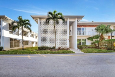 Beach Condo For Sale in South Palm Beach, Florida