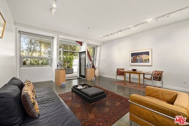 Beach Condo For Sale in Venice, California