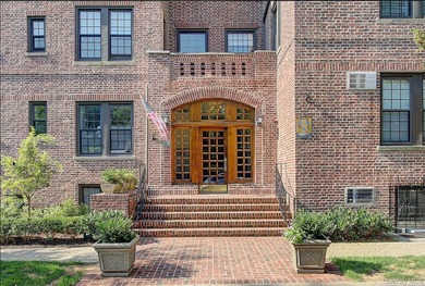 Beach Home Sale Pending in Forest Hills, New York