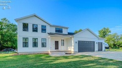 Beach Home For Sale in Port Clinton, Ohio