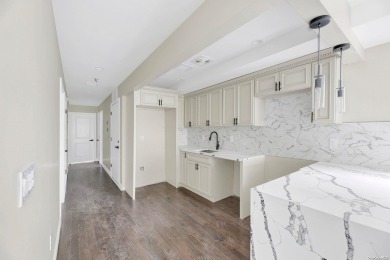 Beach Townhome/Townhouse For Sale in New York, New York