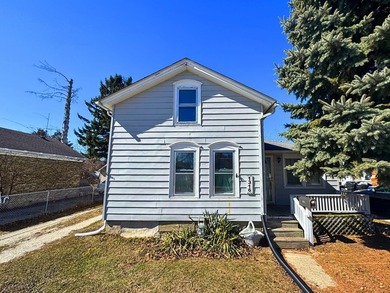 Beach Home For Sale in Racine, Wisconsin