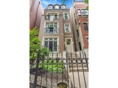 Beach Townhome/Townhouse For Sale in Chicago, Illinois