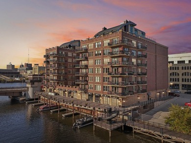 Beach Condo For Sale in Milwaukee, Wisconsin