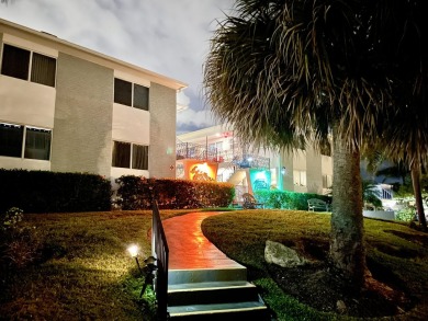 Beach Condo For Sale in Lake Worth, Florida