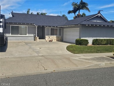 Beach Home Active Under Contract in Costa Mesa, California