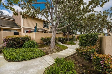 Beach Townhome/Townhouse Active Under Contract in Huntington Beach, California