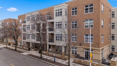 Beach Condo For Sale in Milwaukee, Wisconsin