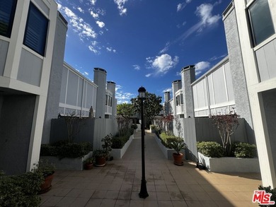 Beach Condo Active Under Contract in Santa Monica, California